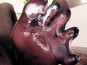 パンスト痴女足コキ　サンプル画像06